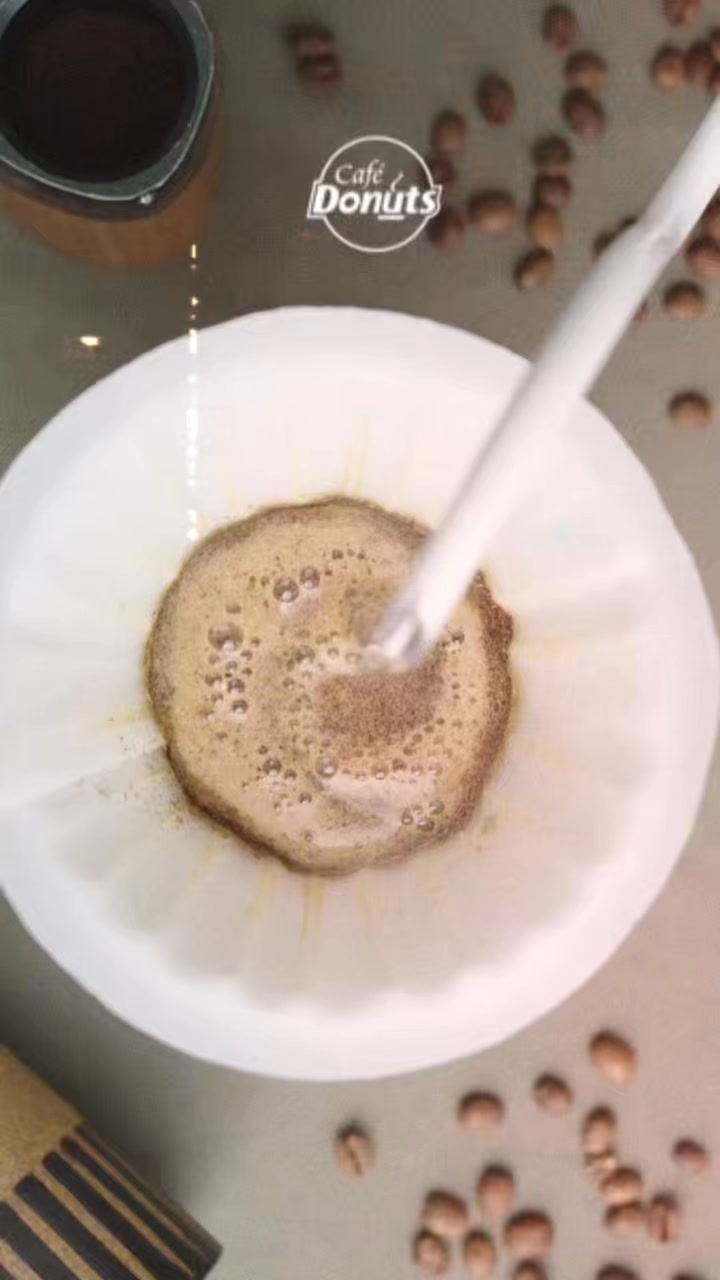 Nosso café coado 100% arábica chega quentinho, trazendo aquele aconchego que abraça o dia....